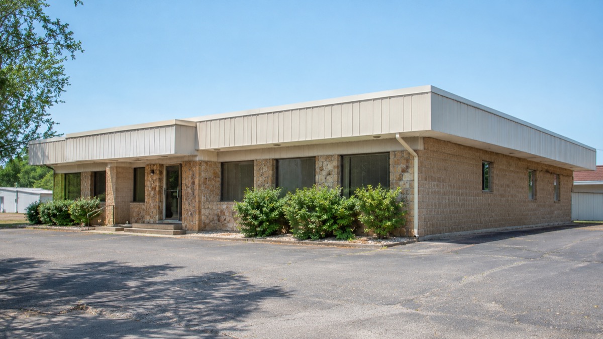 Single-Story Office / Flex